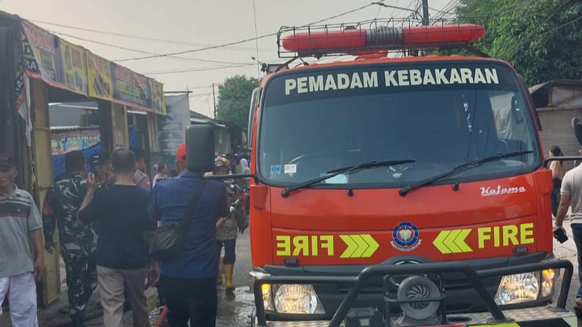Remaja 19 tahun tewas berlindung di kamar mandi saat kebakaran Tangerang. Simak detailnya:
