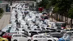 Sejumlah kendaraan terjebak kemacetan panjang di kawasan Bundaran HI, Jakarta, Kamis (8/1/2015). (Liputan6.com/Faizal Fanani)