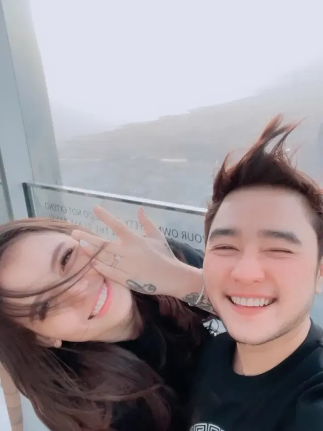 Liburan ke Dubai, Ini 6 Momen Abash Beri Cincin ke Jeje di Puncak Burj Khalifa