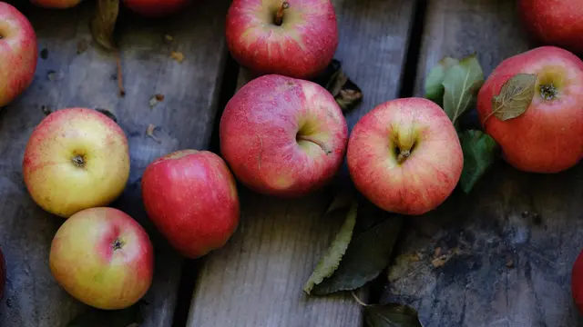 2. Apel Merah Memiliki Kandungan Gula Alami