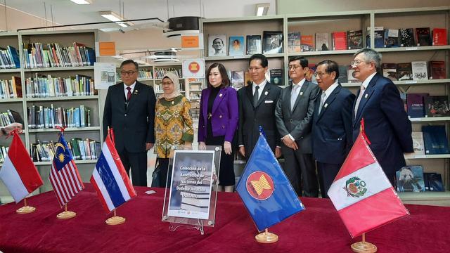 ASEAN Committee in Lima (ACL) menghadiri peresmian ASEAN Corner yang berada di Perpustakaan Utama Pedro Puzen, Kampus Universidad Nacional Mayor de San Marcos (UNMSM) di kota Lima, Peru.
