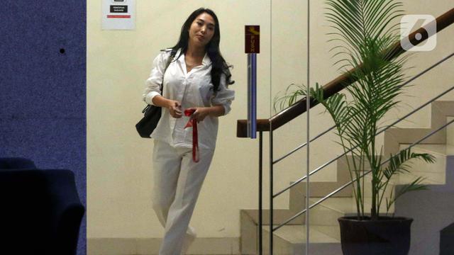 Pedangdut Nayunda Nabila Usai Diperiksa KPK Sebagai Saksi Kasus TPPU SYL