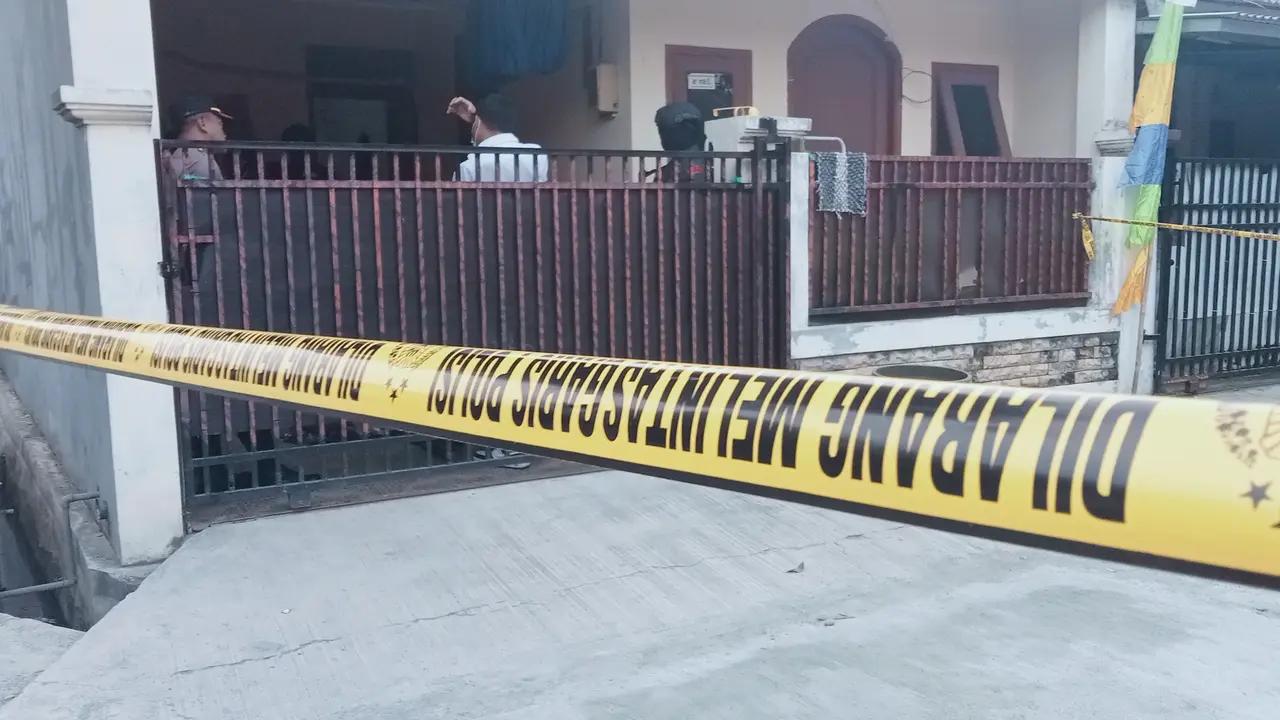 Lokasi penggerebekan terduga teroris yang juga karyawan BUMN oleh Densus 88 Polri di Jalan Raya Bulak Sentul Harapan Jaya, Bekasi Utara