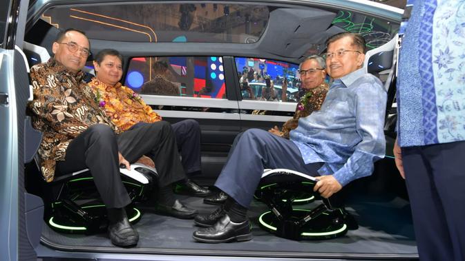 Wapres JK di Gaikindo Indonesia Internasional Auto Show (GIIAS) ke-27 di ICE BSD. (Setwapres)