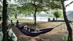Warga saat bersantai di pinggir Waduk Setu, Cipayung, Jakarta, Selasa (28/7/2020). Pemerintah Kota (Pemkot) Jakarta Timur akan menjadikan Waduk Setu sebagai pusat ekowisata yang ditargetkan terwujud pada Oktober mendatang. (merdeka.com/Iqbal S. Nugroho)