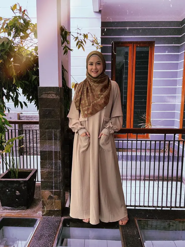 Model Baju Gamis Polos Terbaru untuk Lebaran 2024, Inspirasi dari Revalina S Temat hingga Shireen Sungkar