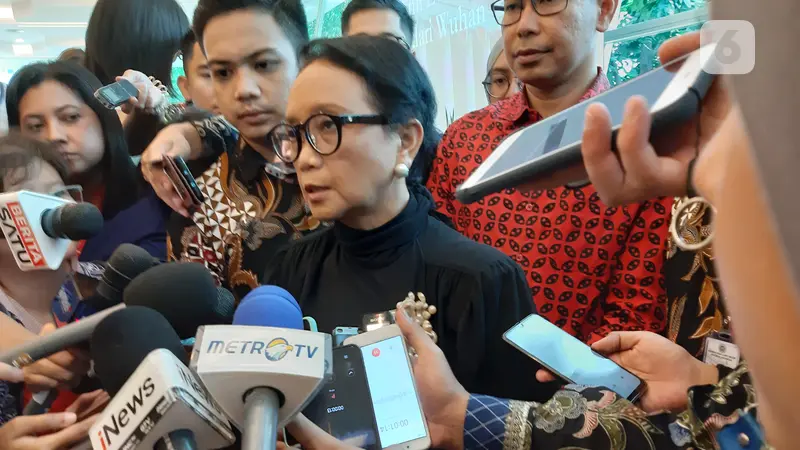 Menlu Retno Marsudi mengumumkan tiga WNI positif kena Virus Corona di kapal Diamond Princess.