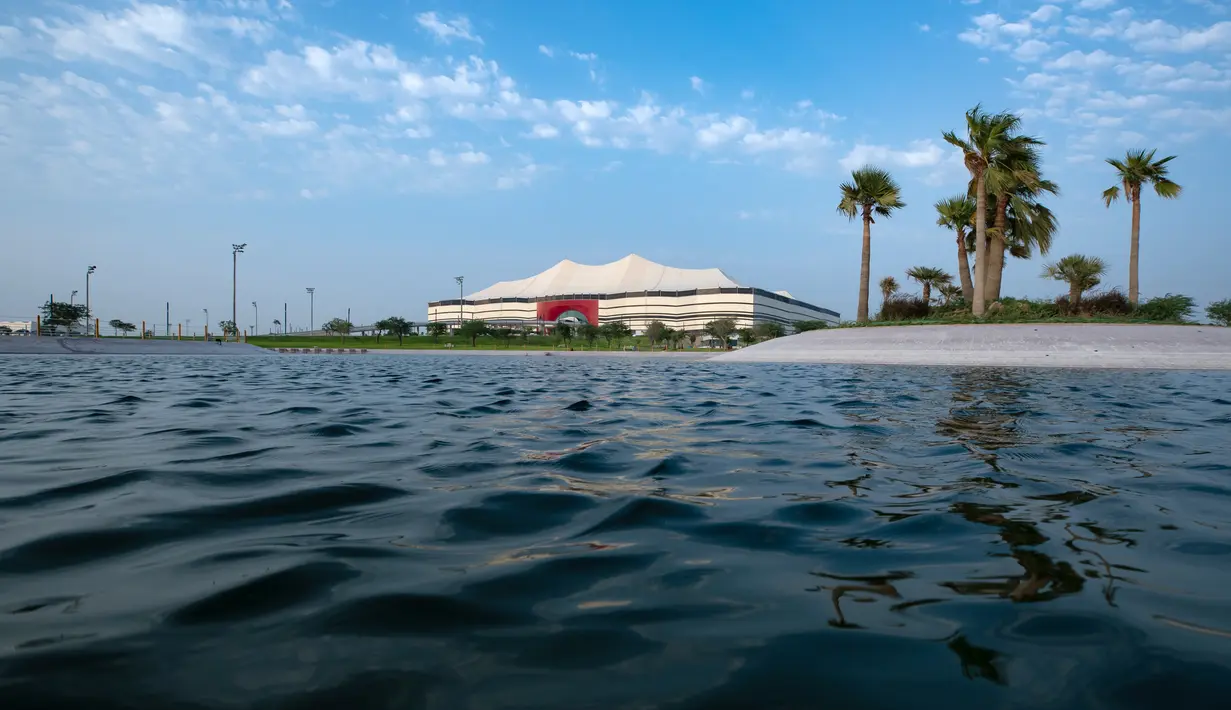 Gambar yang dirilis pada 20 November 2019 memperlihatkan Stadion Al Bayt yang menjadi venue Piala Dunia 2022 sedang dalam pembangunan di utara kota Al Khor. Piala Dunia 2022 Qatar rencananya akan dimulai pada 21 November hingga 18 Desember. (Qatar’s Supreme Committee for Delivery and Legacy/AFP)