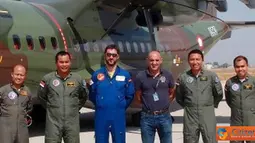 Citizen6, Bekasi: Letkol PNB Elistar Silaen, salah satu dari empat penerbang yang berangkat dari Skadron Udara 2, Lanud Halim PK menuju ke Sevilla, Spanyol untuk uji terbang pesawat Casa C-295 yang baru dibeli oleh TNI-AU. (Pengirim: Rahmat Eko Avianto).