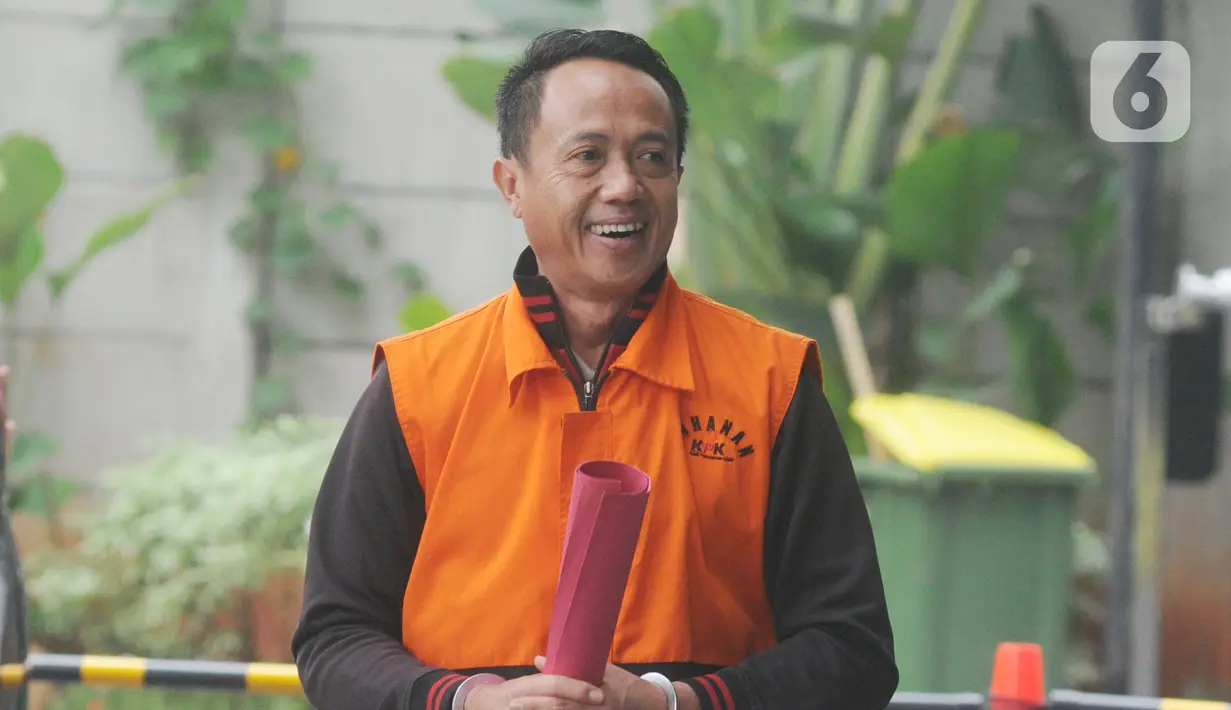Penyuap Bupati Lampung Utara Agung Ilmu Mangkunegara, Hendra Wijaya Saleh bersiap untuk pemeriksaan di Gedung KPK, Jakarta, Kamis (14/11/2019). Hendra diperiksa sebagai tersangka atas kasus dugaan suap terkait proyek di Dinas PUPR dan Dinas Perdagangan Kab. Lampung Utara. (merdeka.com/Dwi Narwoko)