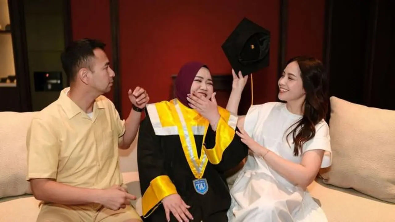 Potret Keluarga Raffi Ahmad Rayakan Wisuda Lala Pengasuh Rafathar (credit: instagram/raffinagita1717).