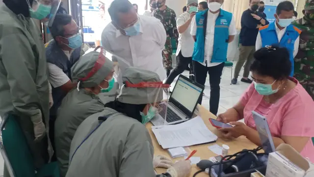 Melihat Vaksinasi Covid-19 di Tangsel