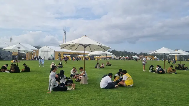 Bersantai di Maybank Marathon Race Village