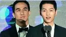 Malam penghargaan APAN Star Awards 2016 berlangsung di Seoul, Korea Selatan, Minggu (2/10/2016). Joe meraih penghargaan dalam kategori Best APAN Star Award. (Instagram/joe_taslim)