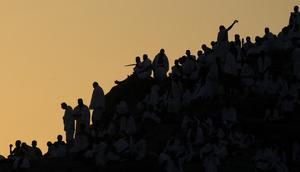 Arafah menjadi lambang Padang Mahsyar, yakni ketika manusia menghadap Allah SWT dengan status yang sama. (AP Photo/Amr Nabil)