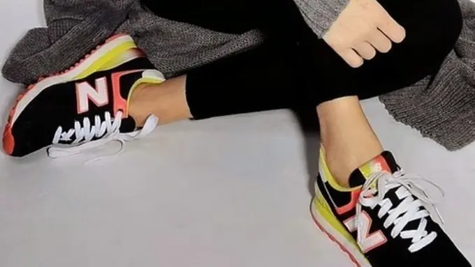 15 Style Ini Cocok Ditiru Bagi Wanita Pecinta Sneakers