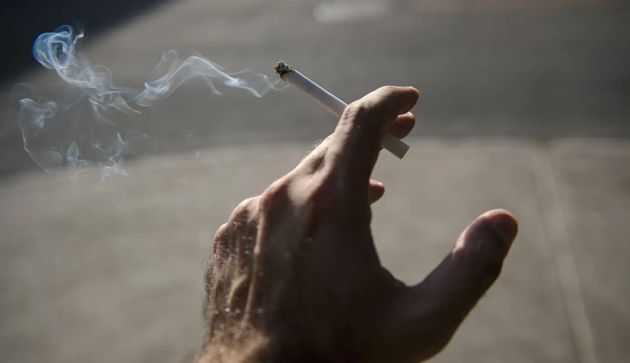 Setelah dua dekade, angka perokok di negara itu turun, namun rokok tetap menjadi 'pembunuh' 48 ribu warga Kanada setiap tahunnya. (ANDREJ IVANOV / AFP)