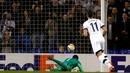 Erik Lamela saat mencetak gol ke gawang AS Monaco dalam laga Grup J Liga Europa yang berlangsung di Stadion White Hart Lane, London, Inggris, Kamis (10/12/2015). (AFP Ian Kington)