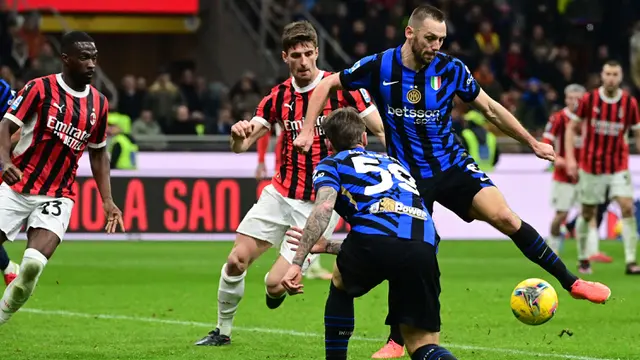 Foto: Menolak Kalah, Stefan de Vrij Bawa Inter Raih Hasil Imbang dalam Derbi Milan