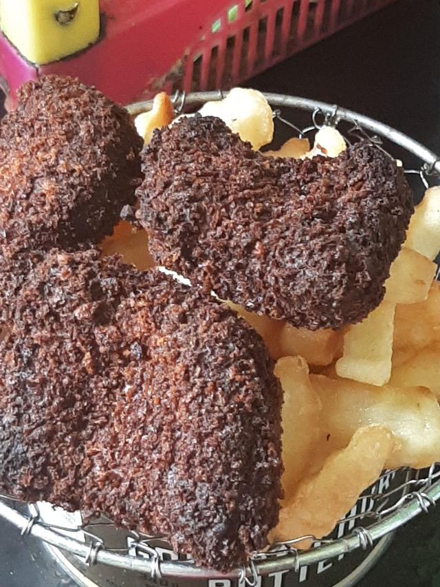 Momen Apes Saat Menghangatkan Makanan, Ada yang Berubah Jadi Arang. (Sumber: Twitter/FOODFESS2)