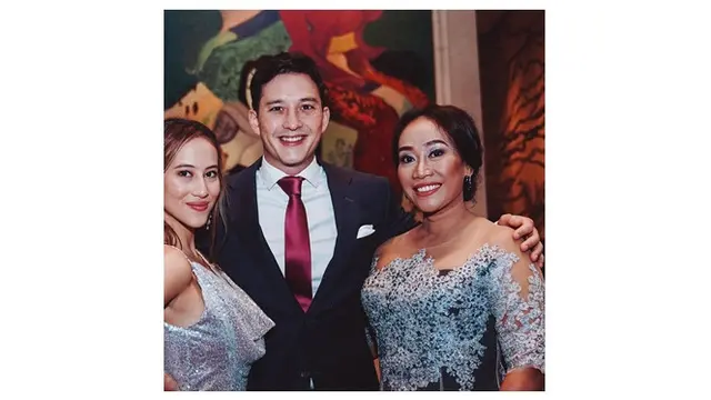 6 Momen Pertunangan Mike Lewis dan Janisaa Pradja, Tampil Serasi Sambil Dansa