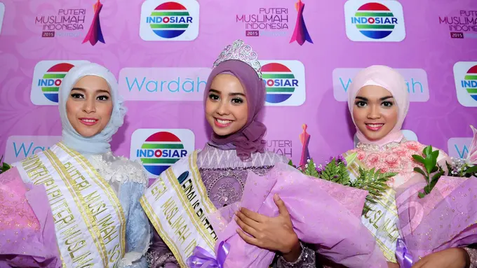 Nesa Aqila Herryanto Putri (tengah)