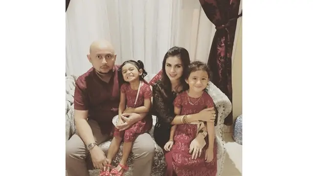 Gugat Cerai Suami, Ini 6 Potret Asha Shara dengan Keluarga Kecilnya