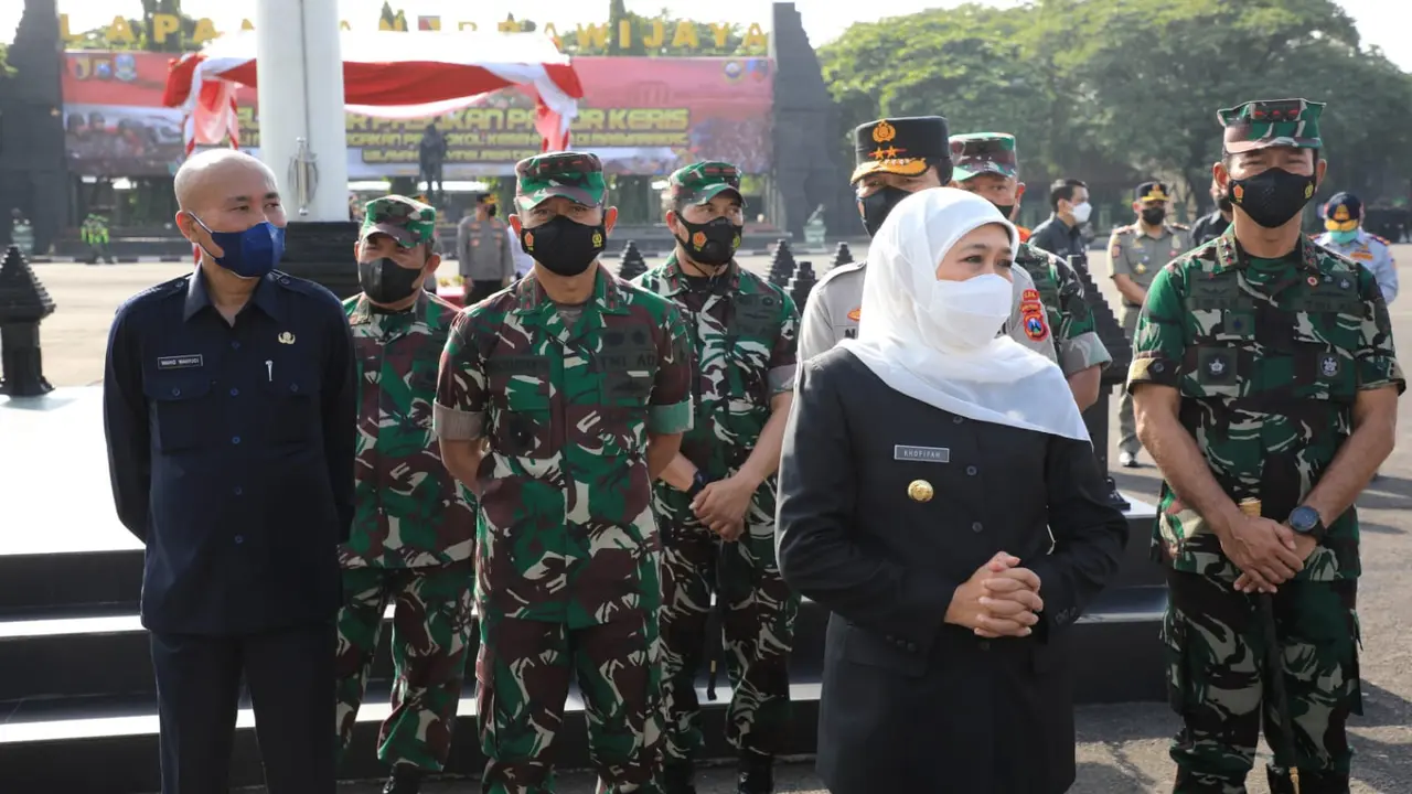 Gubenur Jatim Khofifah saat apel pagi. (Dian Kurniawan/Liputan6.com)