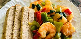 Udang tumis sayuran dengan saus balsamic ini cocok untuk dimasak di rumah apabila ingin mencoba menerapkan menu makanan sehat. (Foto/dok: Pexels/Bassey BY)