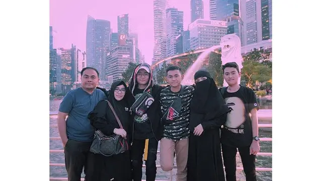 6 Potret Kedekatan Taqy Malik dengan Sang Adik, Bikin Salah Sangka