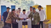 Wakil Presiden KH Ma'ruf Amin bersama Bupati Indramayu Nina Agustina dan pejabat lain meresmikan fungsionalisasi bendungan Cipanas. Foto: liputan6.com/edhie prayitno ige&nbsp;