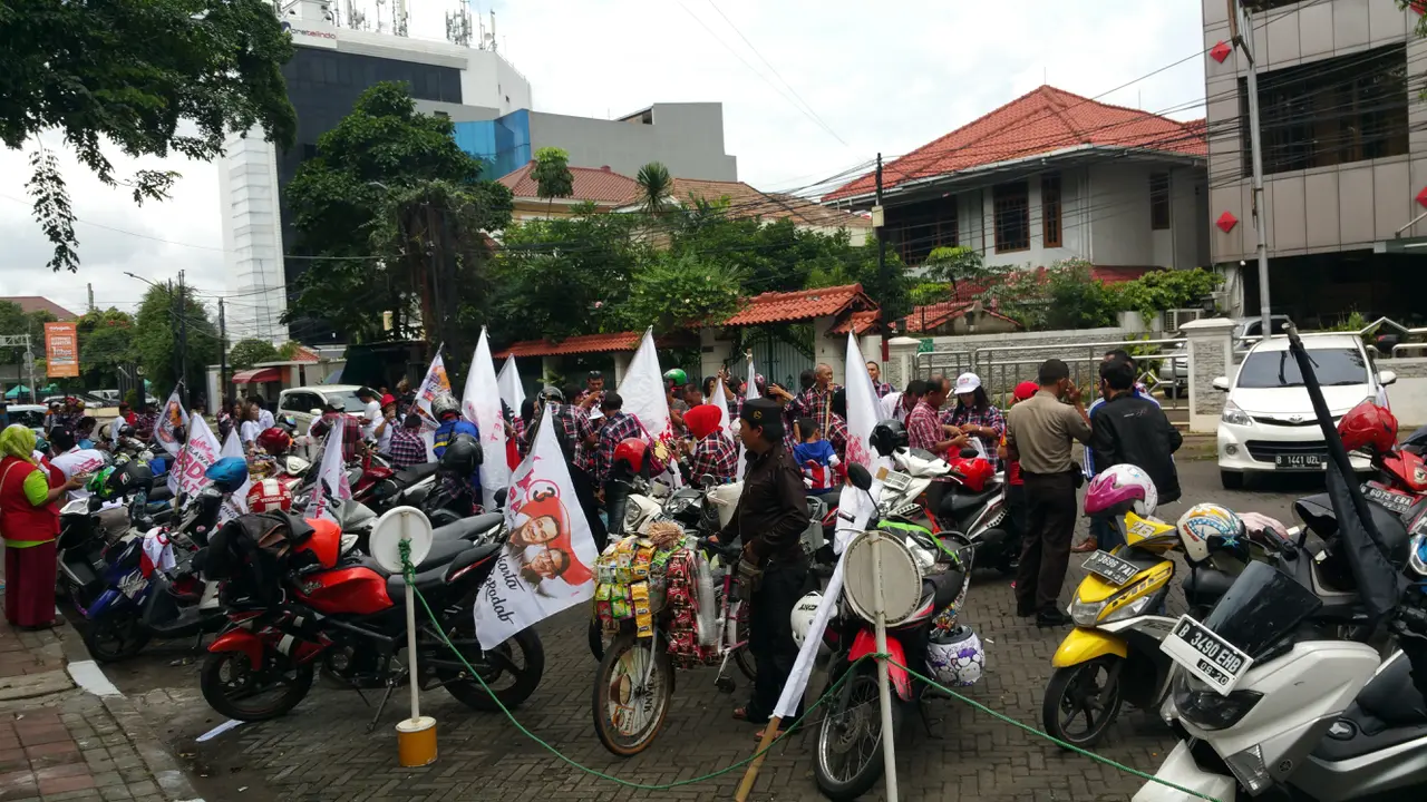 Simpatisan Ahok dan Anies Padati Lokasi Pertemuan Kubu Agus