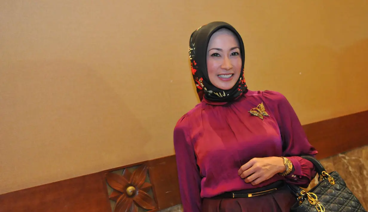 Aktris Ranty Purnamasari saat menghadiri fashion show busana muslim Zalora di Balai Kartini, Jakarta, Rabu (25/6/14). (Liputan6.com/Andrian M Tunay)