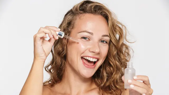 ilustrasi Kandungan bahan aktif skincare yg bisa menghidrasi kulit/Dean Drobot/shutterstock