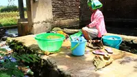 Kekeringan Landa Cirebon, Warga Desa Ini Minum Air Berlumut