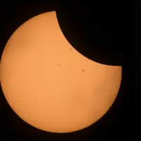 Detik-detik saat Stasiun Angkasa Luar Internasional (ISS) melintasi Gerhana Matahari 21 Agustus 2017. (NASA)