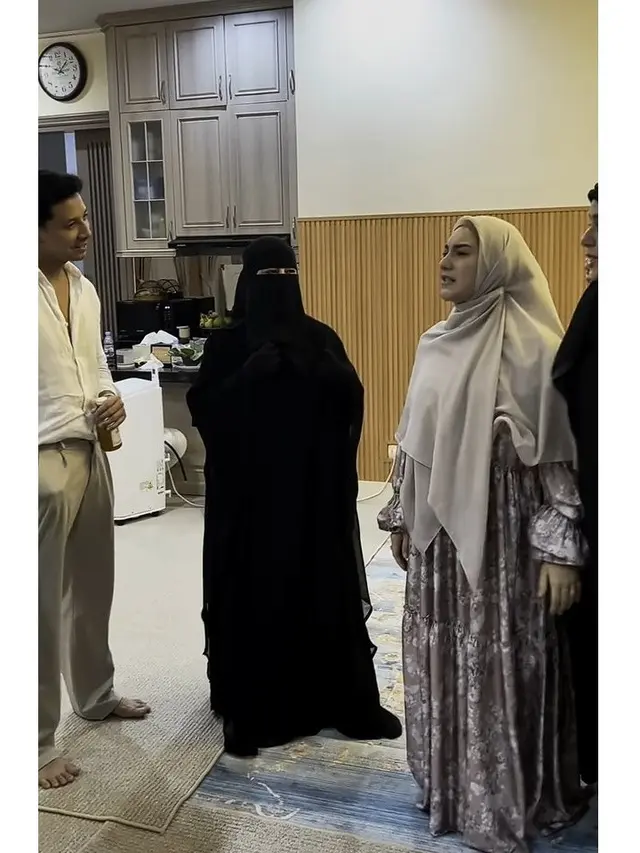 8 Potret Irish Bella Gelar Pengajian di Rumah, Penuh Kehangatan