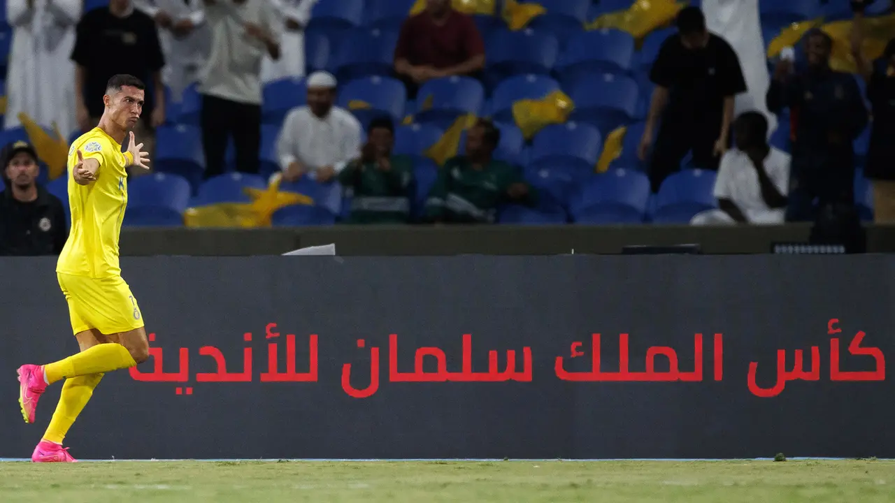 Cristiano Ronaldo Raih Trofi Pertamanya di Tanah Arab Bersama Al Nassr