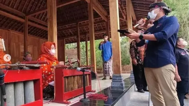 Menparekraf  Sandiaga Uno di Desa Wisata Kaki Langit, Mangunan, Jogja