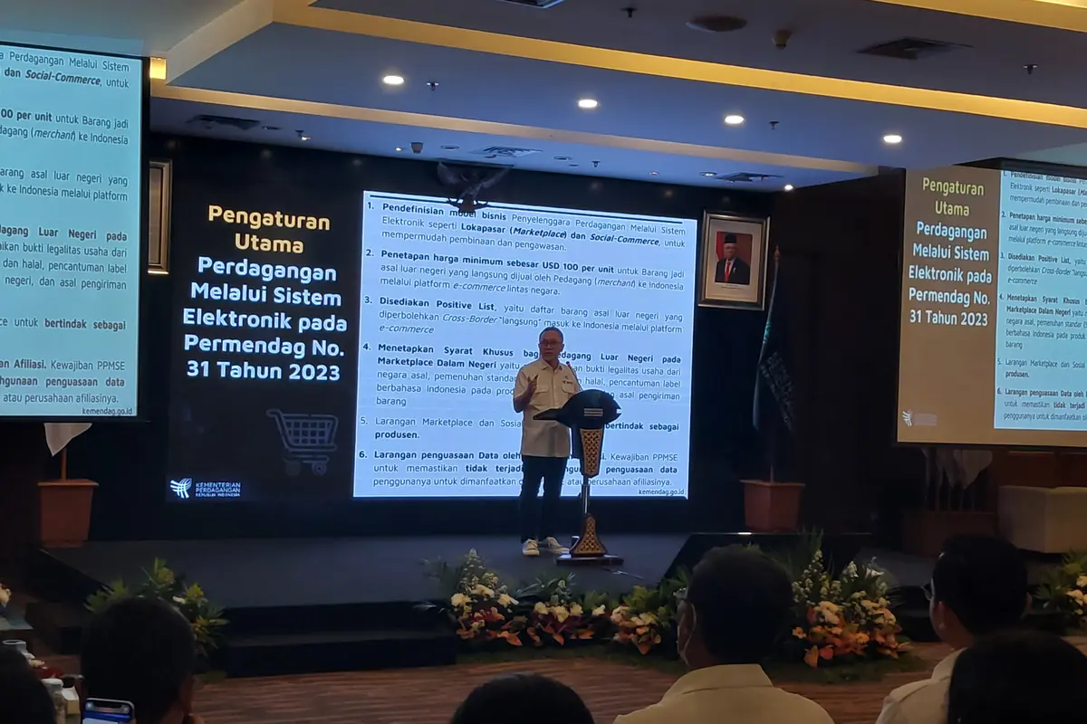 Menteri Perdagangan Zulkifli Hasan resmi menerbitkan aturan mengenai lingkup kerja dari social-commerce. Ini menegaskan kalau platform seperti TikTok Shop Cs akan dibatasi lingkup kerjanya.