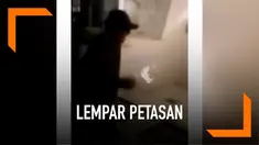 Sebuah video viral di media sosial. Menunjukkan aksi remaja yang nekat membangunkan sahur dengan cara melempar petasan ke dalam rumah warga. Sontak, apa yang dilakukan remaja tersebut dikecam warganet karena dianggap berbahaya.