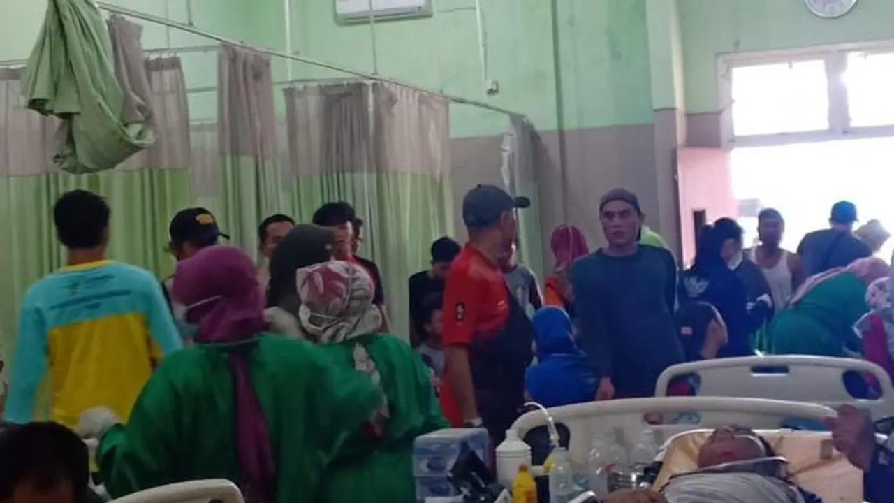 Korban ambruknya jembatan gantung di Probolinggo mendapatkan perawatan intensif di RSUD Waluyo Jati Probolinggo (Istimewa)