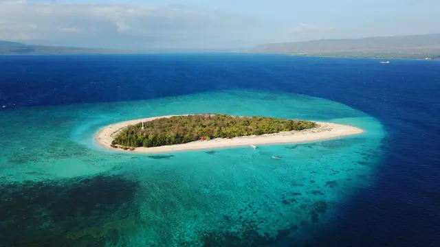 Pulau Tabuhan salah satu destinasi wisata di Banyuwangi yang berada dekat dengan destinasi wisata Pantai Grand New Watudodol (GWD) (Istimewa)