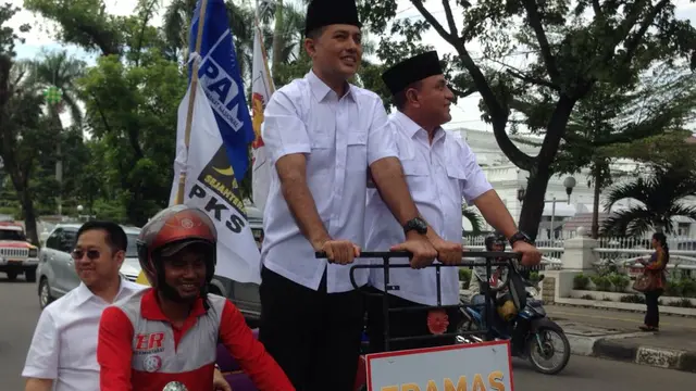 Bakal cagub dan cawagub Sumatera Utara Edy Rahmayadi dan Musa Rajekshah (Ijeck) secara resmi mendaftarkan ke KPU Sumut (Liputan6.com/Reza Perdana).