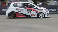 Performa peslalom Toyota Gazoo Racing Indonesia, Anjasara Wahyu dengan Toyota New Agya GR Sport (Fahmi/Liputan6)