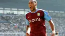 Aston Villa&#039;s Norwegian forward John Carew celebrates after scoring during the EPL football match against West Bromwich Albion at The Hawthorns, West Bromwich, central England, on September 21 2008. AFP PHOTO / ANDREW YATES