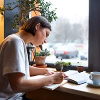 ilustrasi jurnaling untuk mengatasi burnout/copyright&nbsp;freepik.com/freepik