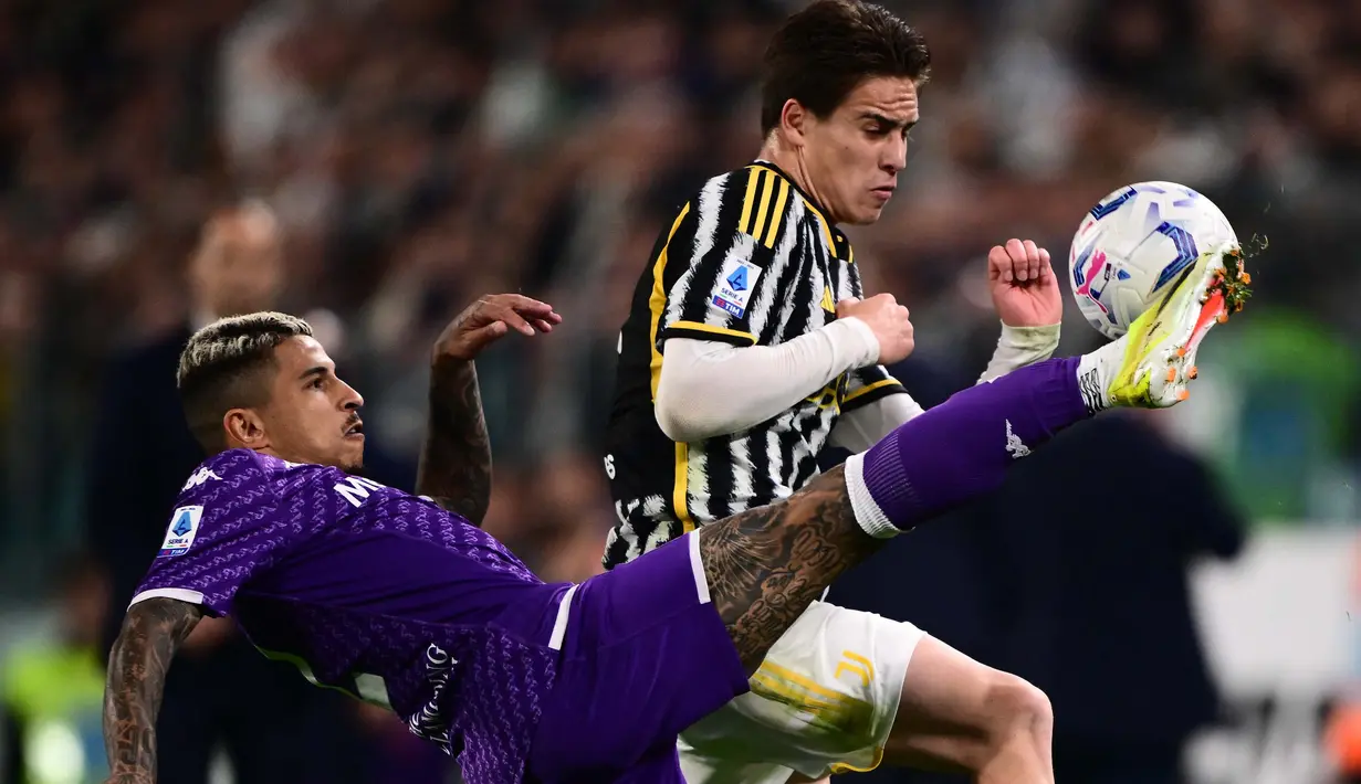 Fiorentina tampil menekan, terlebih setelah tertinggal 1-0 dari Juventus. (Marco BERTORELLO/AFP)