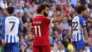 Pemain Liverpool Mohamed Salah (tengah) bereaksi setelah pertandingan sepak bola Liga Premier Inggris antara Brighton and Hove Albion dan Liverpool di American Express Community Stadium, Brighton, Inggris, Minggu (8/10/2023). Pertandingan berakhir imbang 2-2. (AP Photo/Alberto Pezzali)