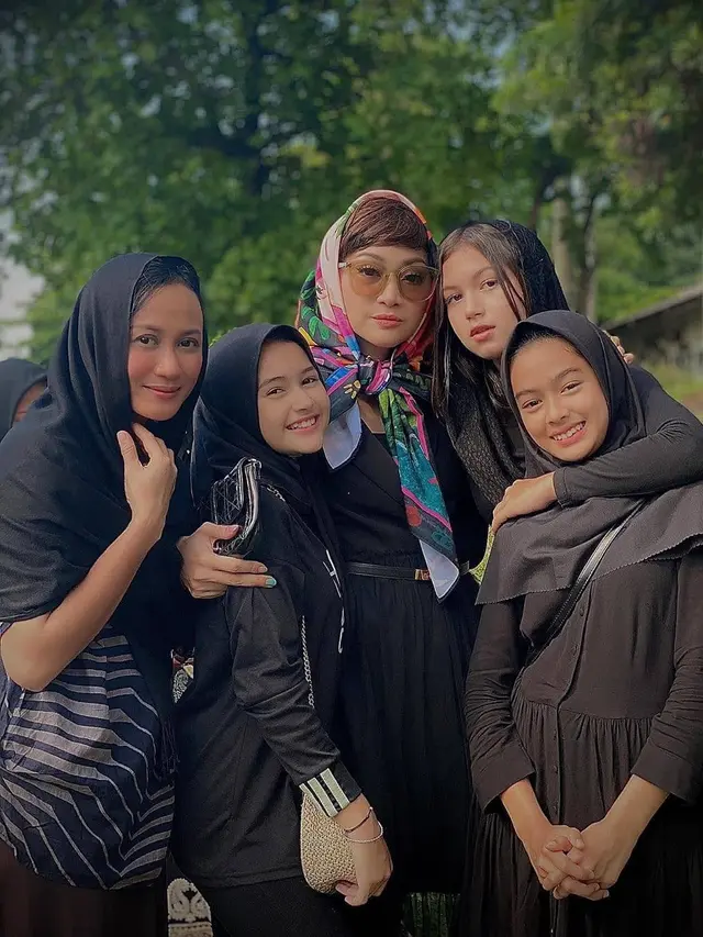 6 Potret Sandrinna Michelle Pakai Hijab, Disebut Mirip Irish Bella